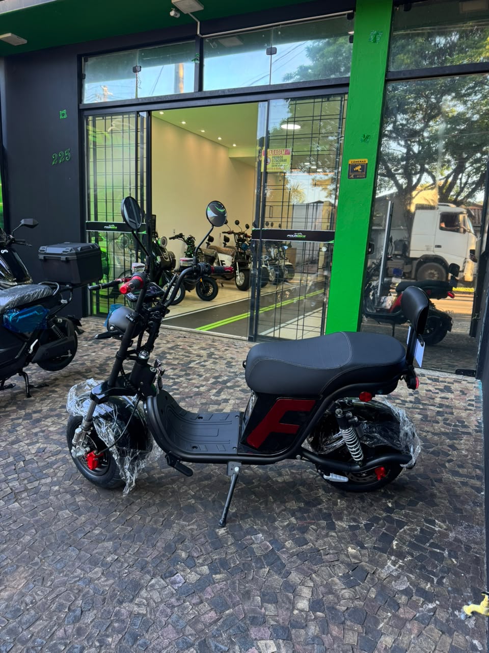 Fachada da loja fourBike em Leme
